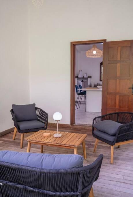 לה גוסייר Spacieuse Villa Corossol Avec Piscine Et Jeux Exterieurs מראה חיצוני תמונה