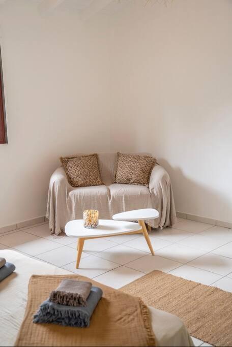 לה גוסייר Spacieuse Villa Corossol Avec Piscine Et Jeux Exterieurs מראה חיצוני תמונה